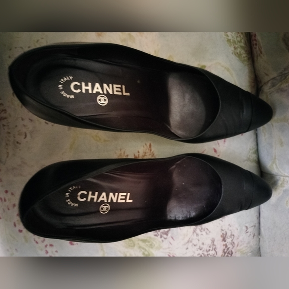 Chanel Authentic 👠 Heels - Picture 1 of 9